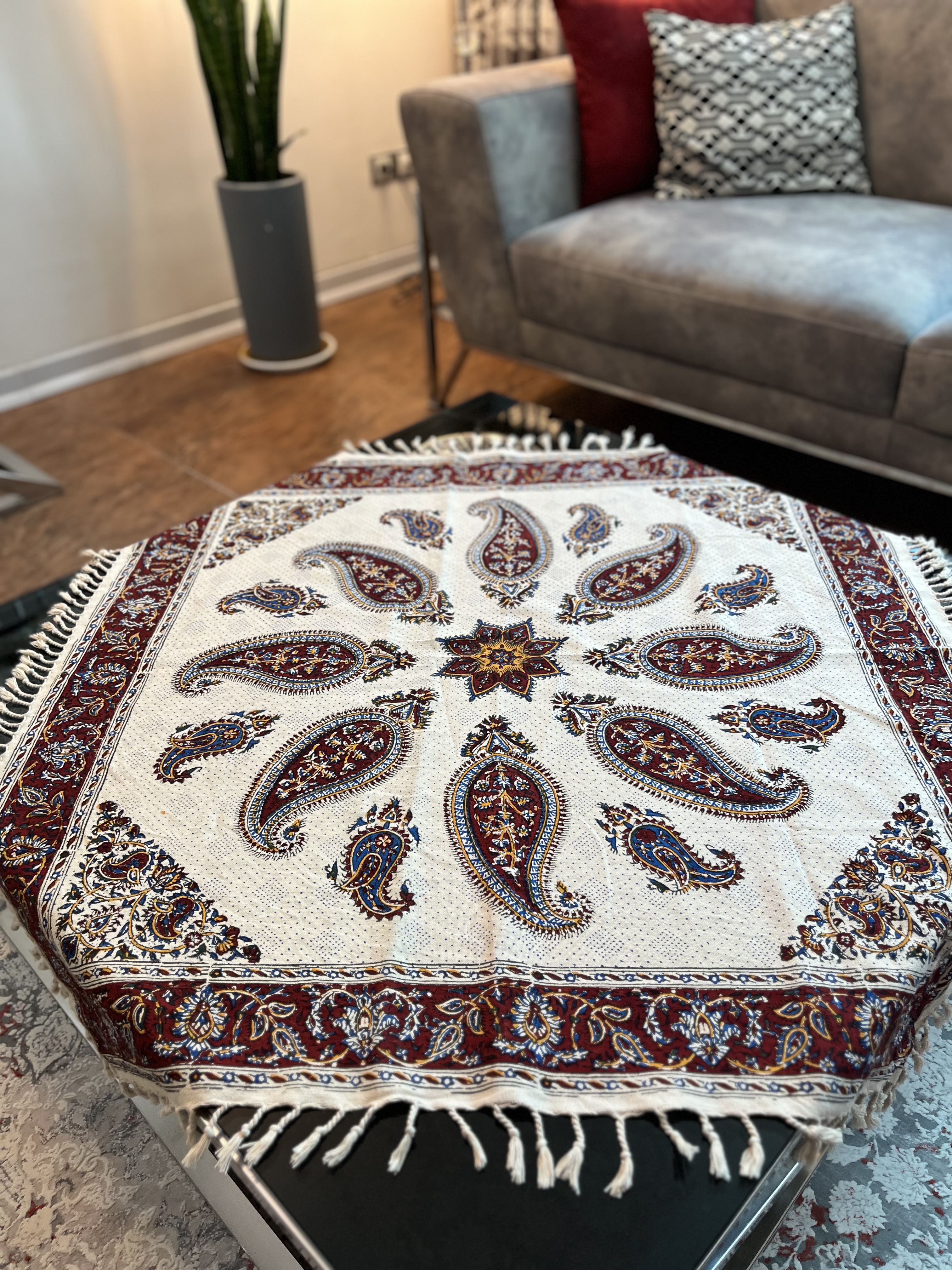 رومیزی چاپ قلمکار شیخی سایز ۱۰۰ در ۱۰۰ طرح بته جقه