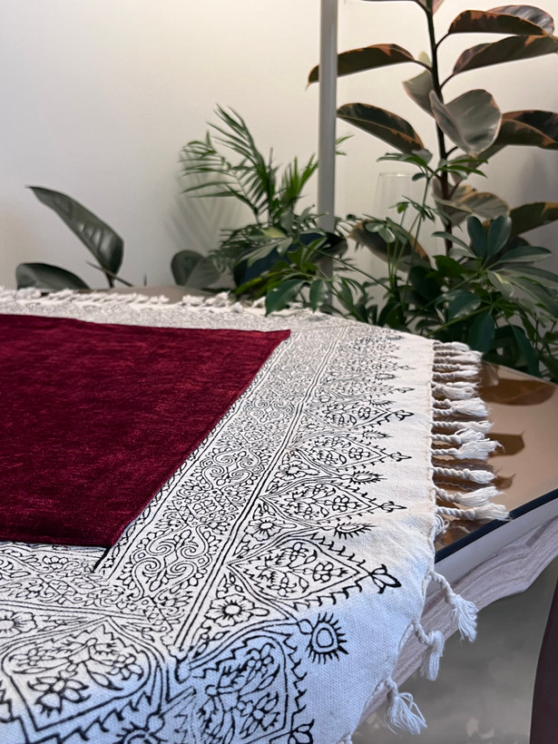 رومیزی چاپ قلمکار شیخی سایز 80 در 80 ترکیب کتان و مخمل