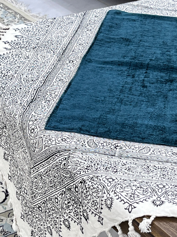 رومیزی چاپ قلمکار شیخی سایز ۱۰۰ در ۱۰۰ ترکیب کتان و مخمل