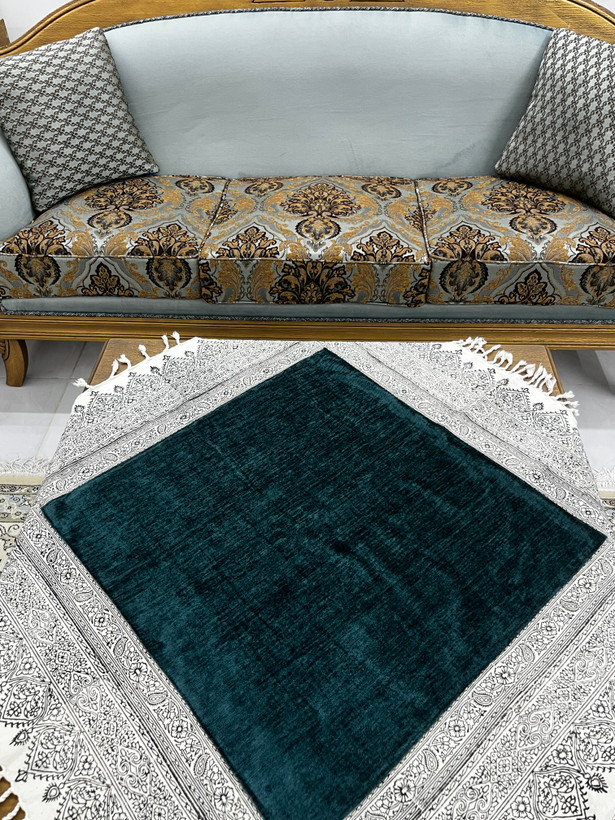 رومیزی چاپ قلمکار شیخی سایز ۱۰۰ در ۱۰۰ ترکیب کتان و مخمل