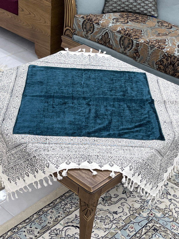 رومیزی چاپ قلمکار شیخی سایز ۱۰۰ در ۱۰۰ ترکیب کتان و مخمل