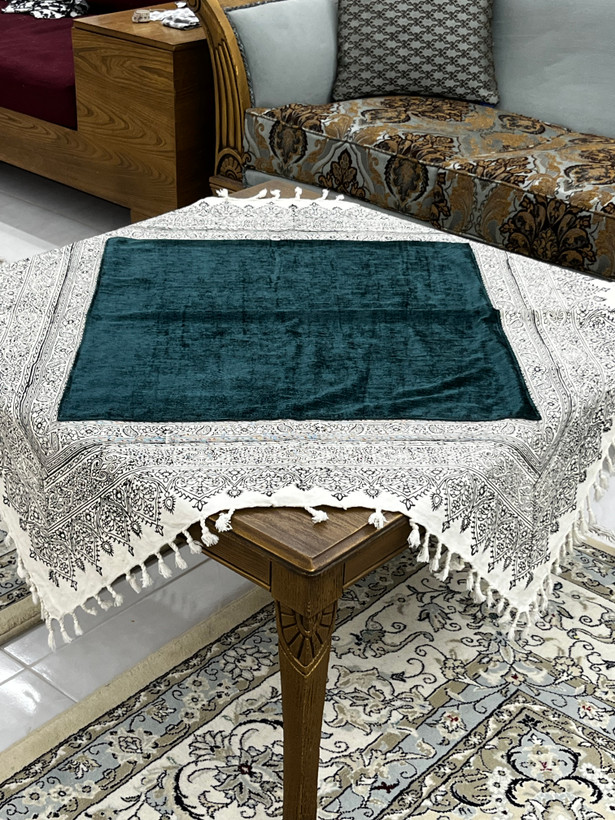 رومیزی چاپ قلمکار شیخی سایز ۱۰۰ در ۱۰۰ ترکیب کتان و مخمل