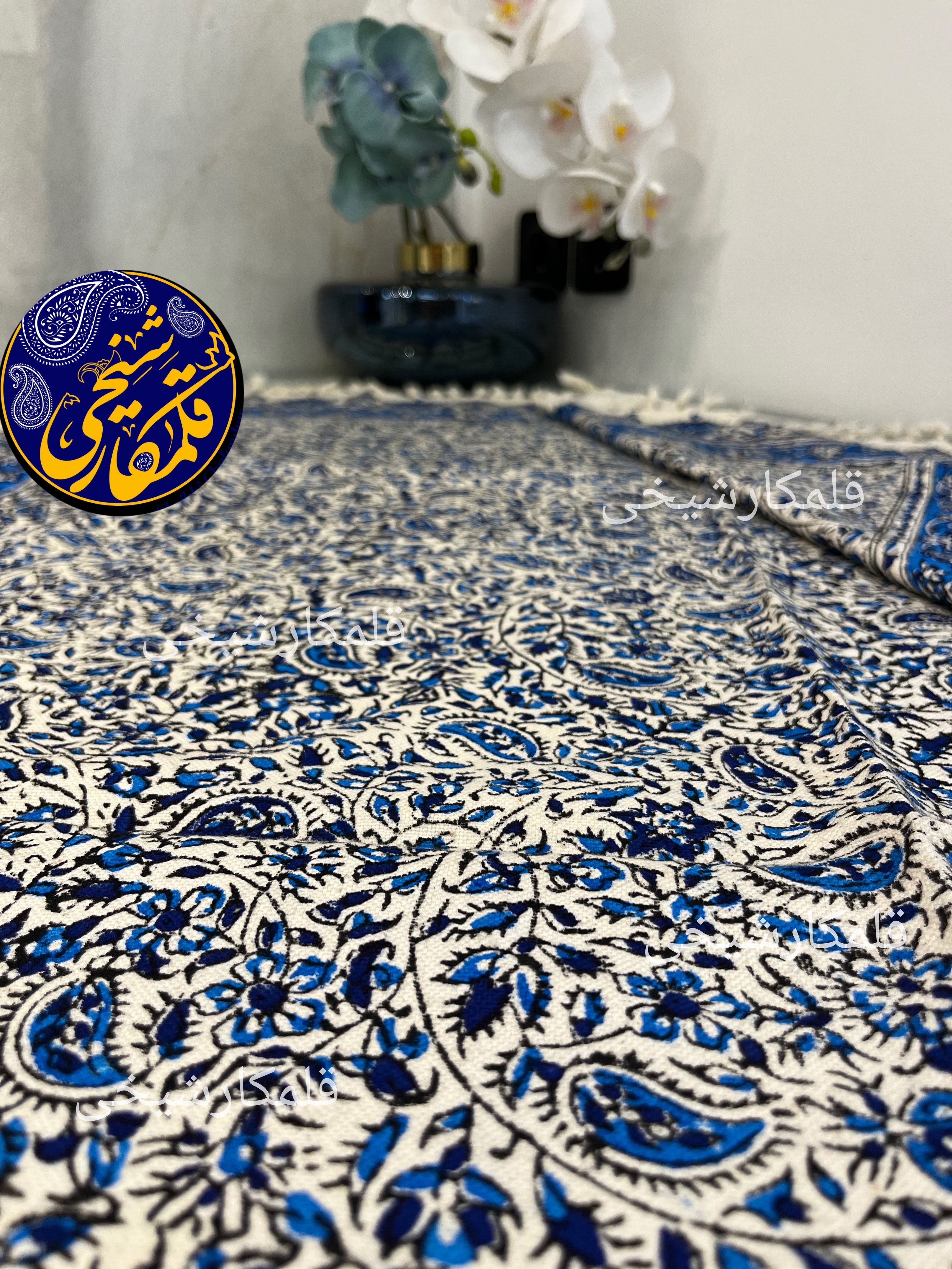 رومیزی قلمکاری شیخی سایز 1در1.5 طرح بته بادامی گل ریز