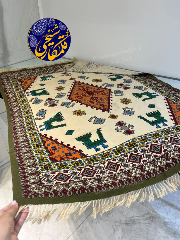 رومیزی طرح گلیم آویزدار 150×100 | رومیزی سنتی مناسب میز 4 نفره | قلمکار شیخی