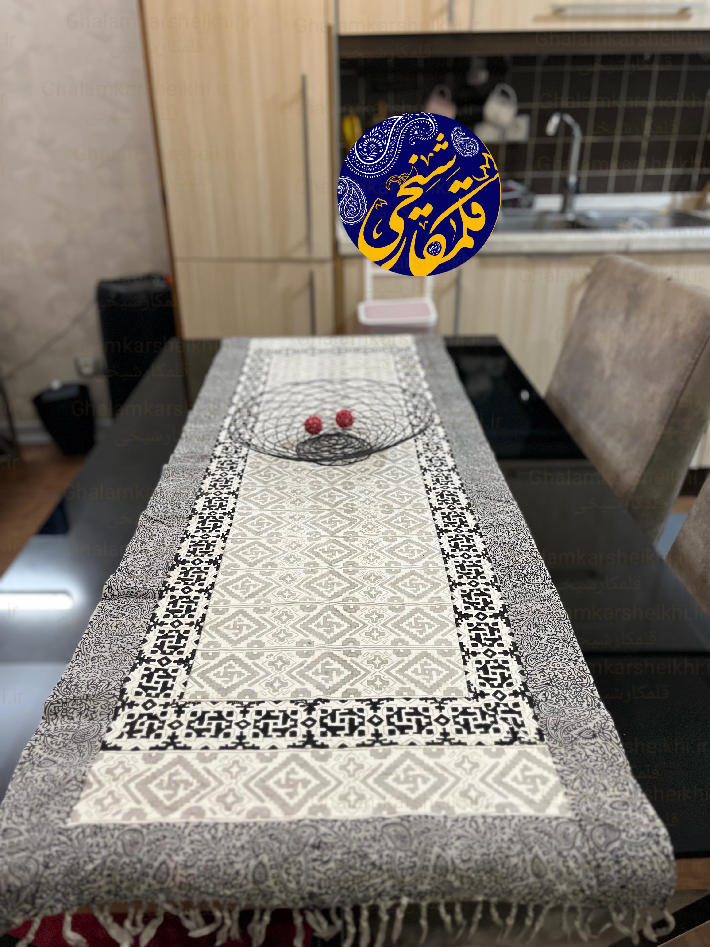 رانر رومیزی  چاپ قلمکار شیخی سایز ۵۰در ۱۵۰  طرح گلیم