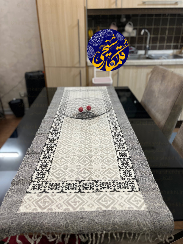 رانر رومیزی چاپ قلمکار شیخی سایز ۵۰در ۱۵۰ طرح گلیم