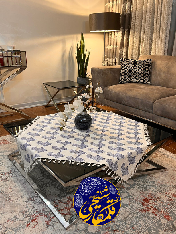 رومیزی چاپ قلمکار شیخی سایز ۱۰۰×۱۰۰ طرح تک بته سر کج سیاه قلم