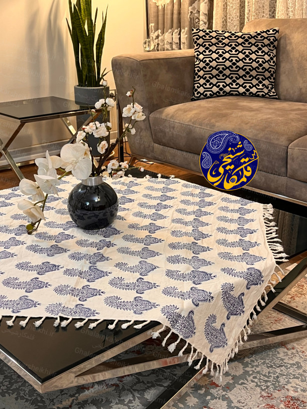 رومیزی چاپ قلمکار شیخی سایز ۱۰۰×۱۰۰ طرح تک بته سر کج سیاه قلم