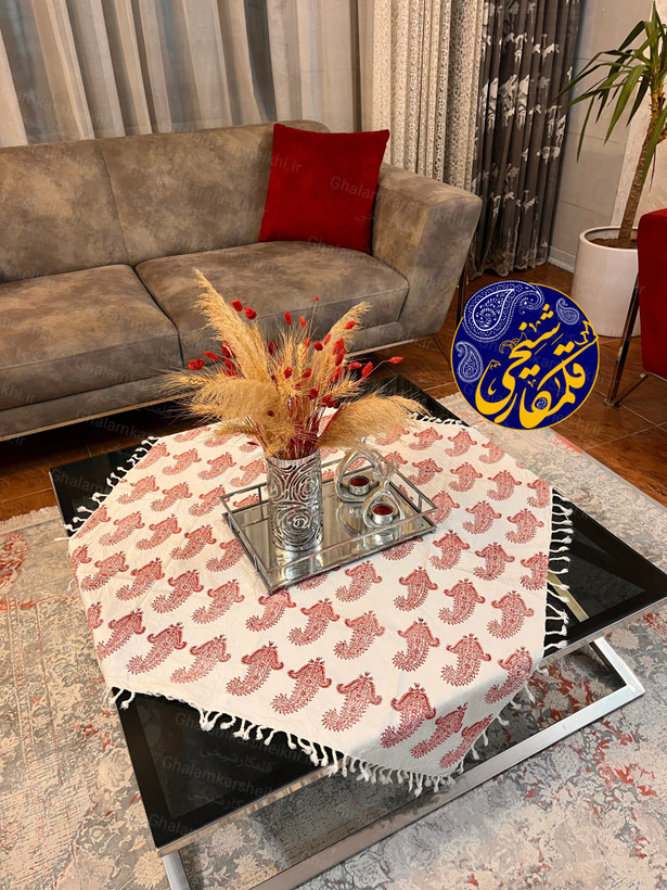 رومیزی چاپ قلمکار شیخی سایز ۱۰۰×۱۰۰ طرح تک بته سر کج سیاه قلم