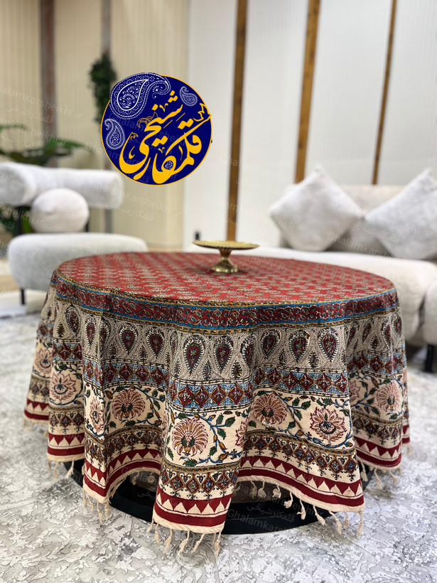 رومیزی گرد چاپ قلمکار شیخی قطر ۱۸۰ سانتیمتر | طرح زمینه قرمز صادراتی