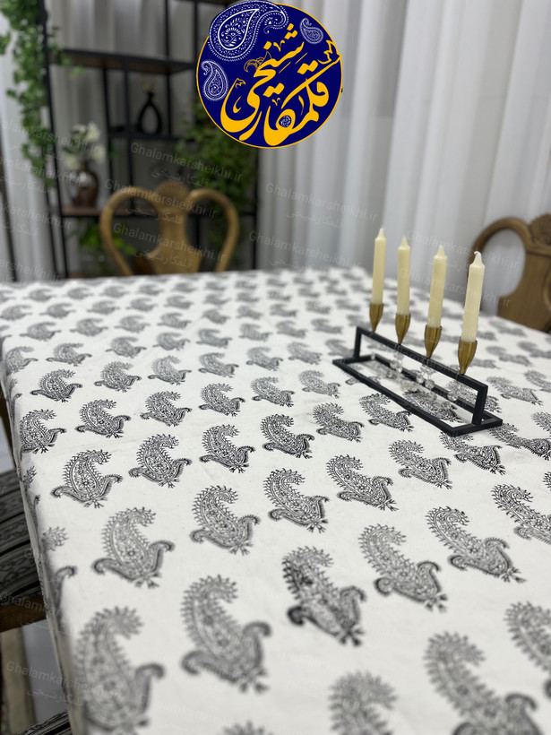 رومیزی چاپ قلمکار شیخی طرح بته سرکج سیاه قلم سایز ۱۳۵×۲۰۰