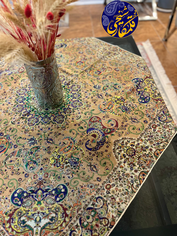 رومیزی مربع ترمه ۱۰۰٪ ابریشم درجه یک ۸ رنگ – زمینه طلایی
