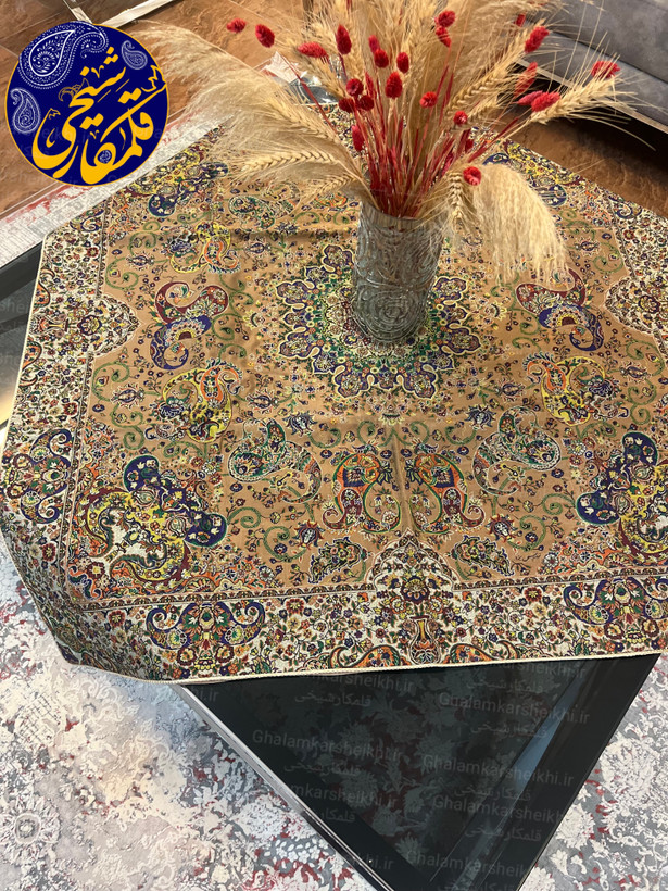 رومیزی مربع ترمه ۱۰۰٪ ابریشم درجه یک ۸ رنگ – زمینه طلایی
