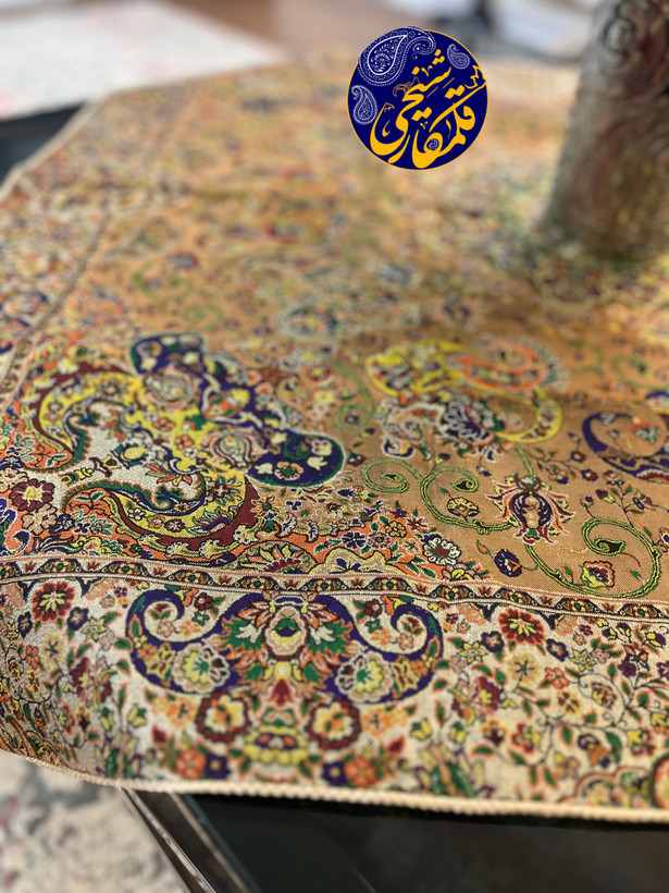 رومیزی مربع ترمه ۱۰۰٪ ابریشم درجه یک ۸ رنگ – زمینه طلایی