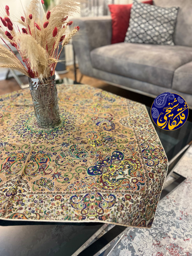 رومیزی مربع ترمه ۱۰۰٪ ابریشم درجه یک ۸ رنگ – زمینه طلایی